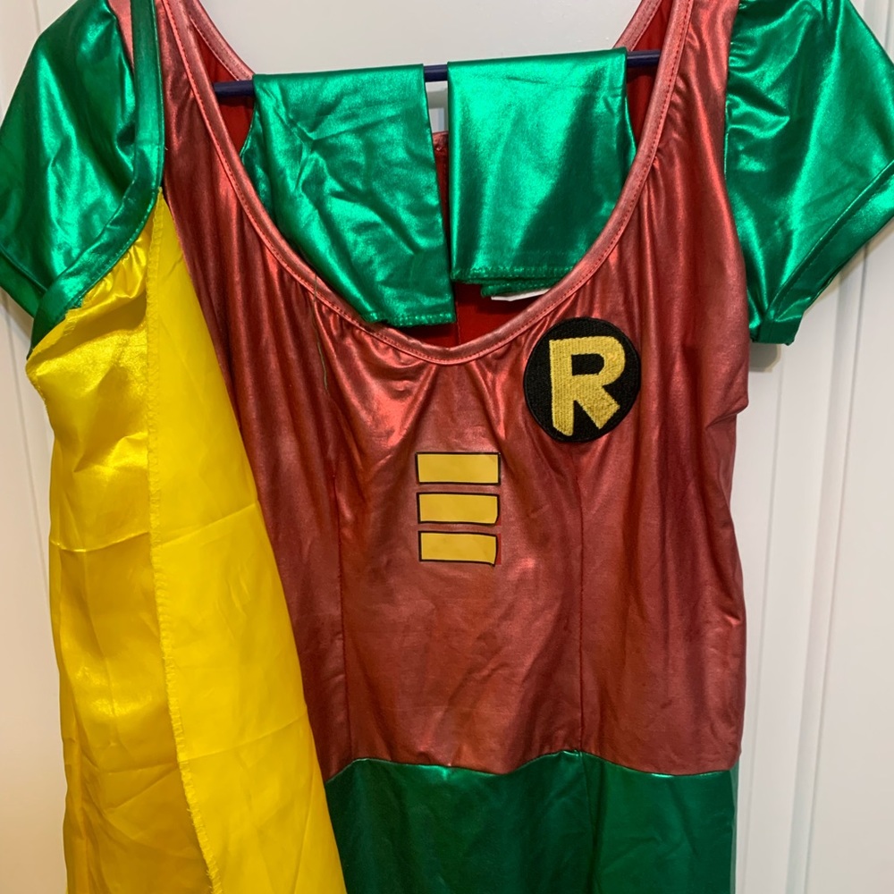 Teen Titans Size M Robin Costume with Cape and Gloves